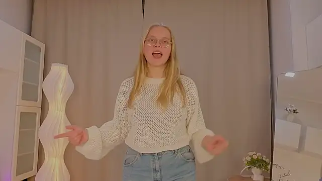 AlicaCohill online show from April 2026 07:15:01 PM