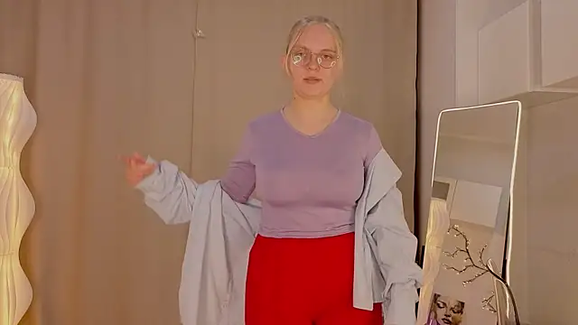 AlicaCohill online show from April 2026 07:10:01 PM