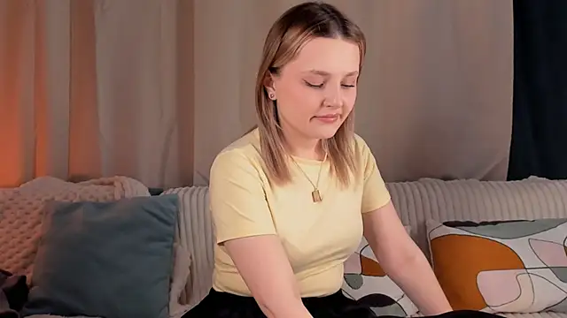 LorriMonz online show from April 2026 01:30:01 AM