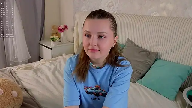 Snapshot of LorriMonz chatting on July 2026 01:56:01 AM LorriMonz online show from July 2026 01:56:01 AM