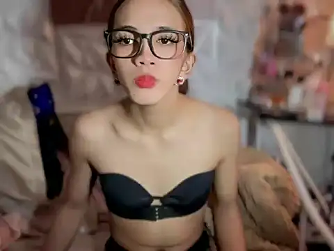 Leijona Milker online show from April 2026 10:04:02 AM