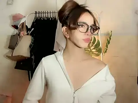 Snapshot of Leijona_Milker chatting on June 2026 02:10:02 PM Leijona Milker online show from June 2026 02:10:02 PM