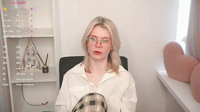 CarleySuski online show from April 2026 05:23:01 AM