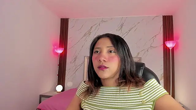 EsperanzaMora online show from June 2026 12:00:02 PM