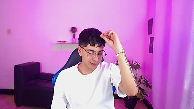 maax 18 online show from April 2026 01:51:02 PM