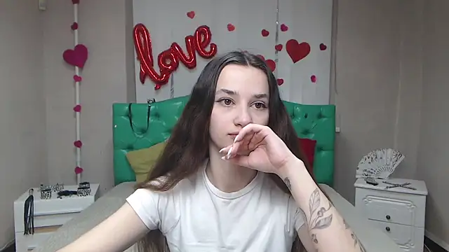 Je55icaBreeze online show from April 2026 05:13:01 AM