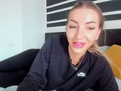 CyraVelvet14 online show from April 2026 09:34:02 AM