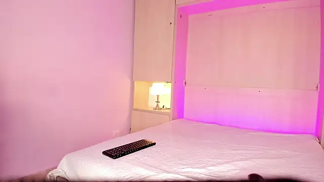 TessaLowe online show from April 2026 11:47:02 AM