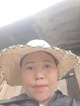 Lily Daisy online show from April 2026 11:30:02 PM