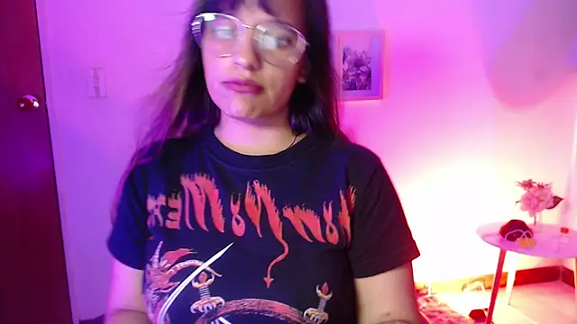 Snapshot of Ivvy_Bloom chatting on May 2026 03:13:01 AM Ivvy Bloom online show from May 2026 03:13:01 AM