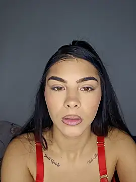 Crissdesire online show from April 2026 07:58:01 PM