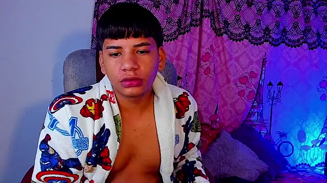 Aless bigg online show from April 2026 08:37:01 AM