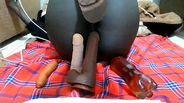 Snapshot of Nomie5 chatting on May 2026 11:18:02 AM Nomie5 online show from May 2026 11:18:02 AM