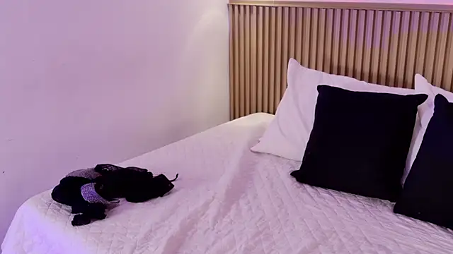 Aly leee online show from April 2026 12:54:01 PM