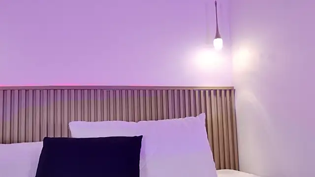 Aly leee online show from April 2026 12:21:01 PM