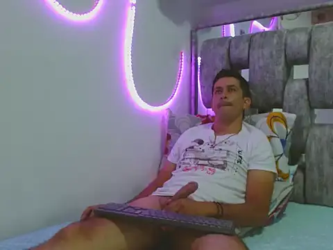 21Latinlover online show from April 2026 09:34:03 PM