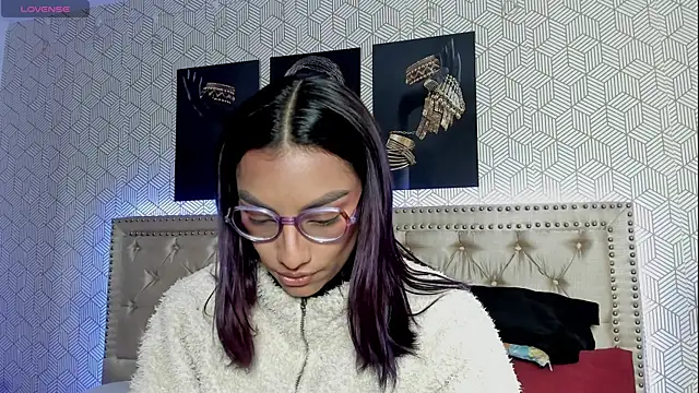 ValeAlvarez  online show from April 2026 03:57:01 PM