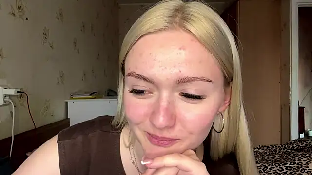 Sophia Blonde online show from April 2026 02:56:01 PM