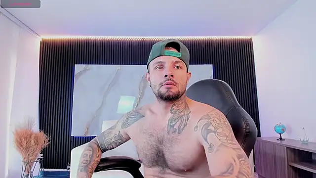 NICK OWEEN26 online show from April 2026 07:58:02 PM