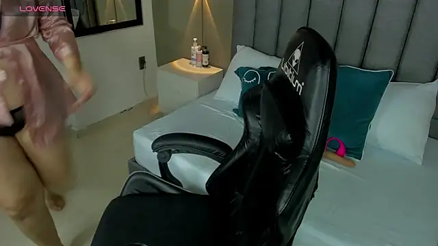 madison abril online show from April 2026 02:44:01 AM