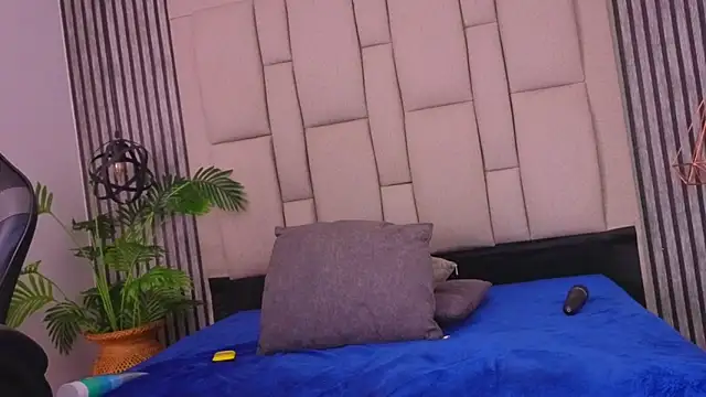 karamoss online show from April 2026 01:42:02 AM