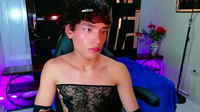 IsaacNovaa online show from April 2026 06:52:02 PM