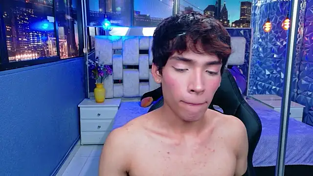 IsaacNovaa online show from April 2026 08:00:02 PM