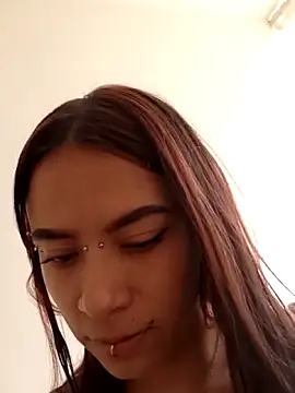 AuroraaMoonn online show from April 2026 12:42:01 PM