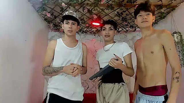 QuadFlameX0 online show from April 2026 07:20:02 PM