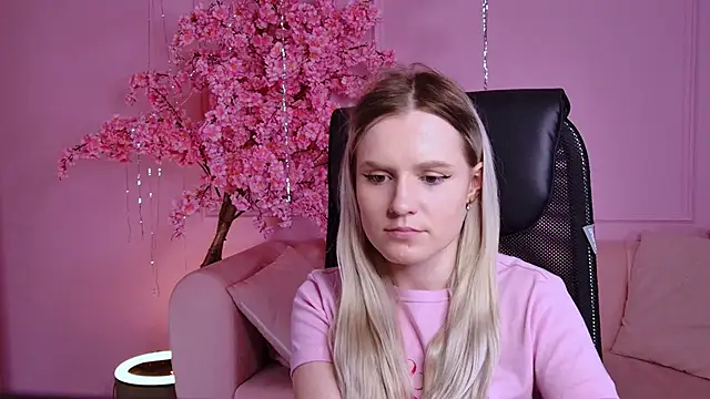 SherriButlers online show from April 2026 01:52:02 PM