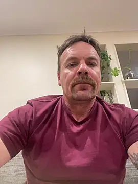 Snapshot of macfromoz chatting on April 2026 10:18:01 AM macfromoz online show from April 2026 10:18:01 AM