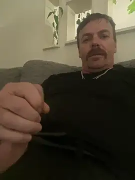 Snapshot of macfromoz chatting on April 2026 05:22:01 AM macfromoz online show from April 2026 05:22:01 AM