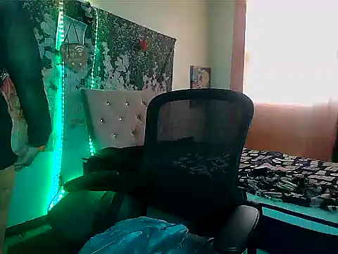 Fetishjoiqueen online show from April 2026 09:13:01 PM