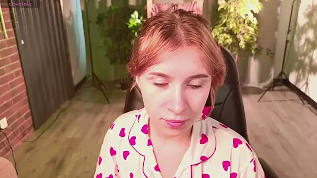 Snapshot of miraiakik chatting on July 2026 06:44:02 AM miraiakik online show from July 2026 06:44:02 AM