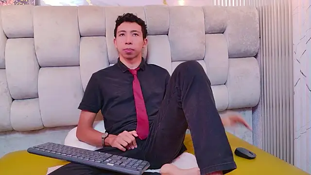 MOgekobig19 online show from April 2026 12:05:02 PM