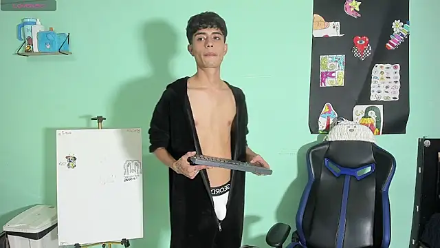 TYLERhHOT2005 online show from April 2026 02:25:02 AM