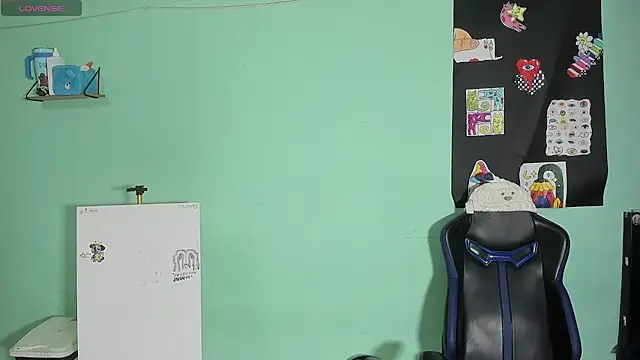 TYLERhHOT2005 online show from April 2026 03:21:01 AM