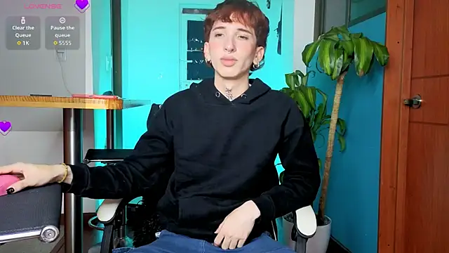 Nathan twink online show from April 2026 06:39:01 AM