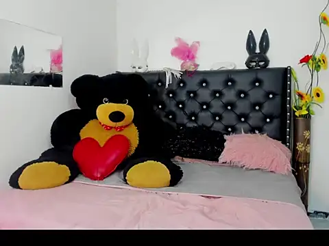 Alejandra and James  online show from April 2026 10:15:01 PM