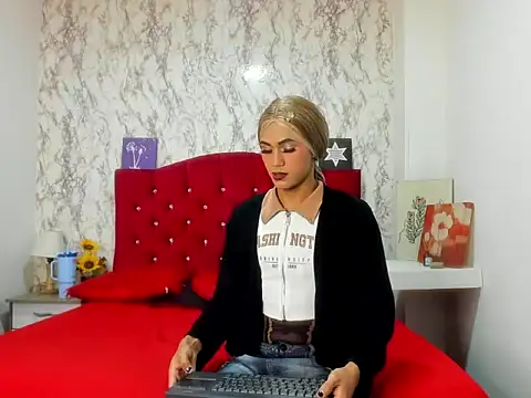 Alejandra and James  online show from April 2026 11:25:01 AM