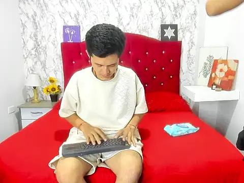 Alejandra and James  online show from April 2026 04:18:01 AM