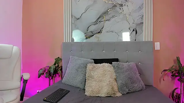 PinkAria online show from April 2026 07:22:01 PM