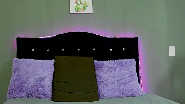 PinkAria online show from April 2026 07:58:02 PM