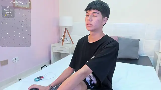 CAROLYNFOSTER online show from April 2026 06:32:02 PM