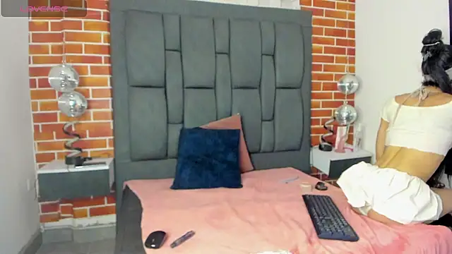 luxuryheavenn online show from April 2026 06:34:02 PM