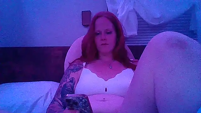 RedVelvetVixen online show from May 2026 04:17:01 AM