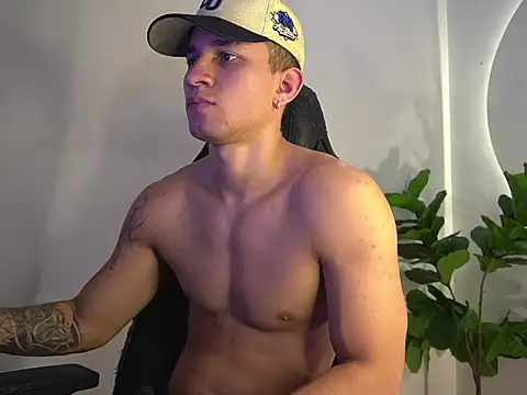 Snapshot of Thin_tommy01 chatting on May 2026 12:48:02 AM Thin tommy01 online show from May 2026 12:48:02 AM