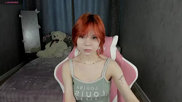 Loly Cuttie online show from April 2026 01:17:02 AM