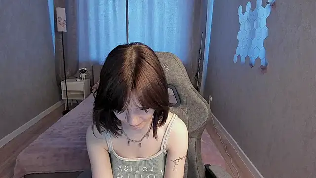 Loly Cuttie online show from June 2026 10:10:02 AM