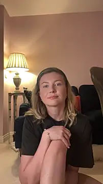 WhereisAlice online show from April 2026 08:00:02 PM